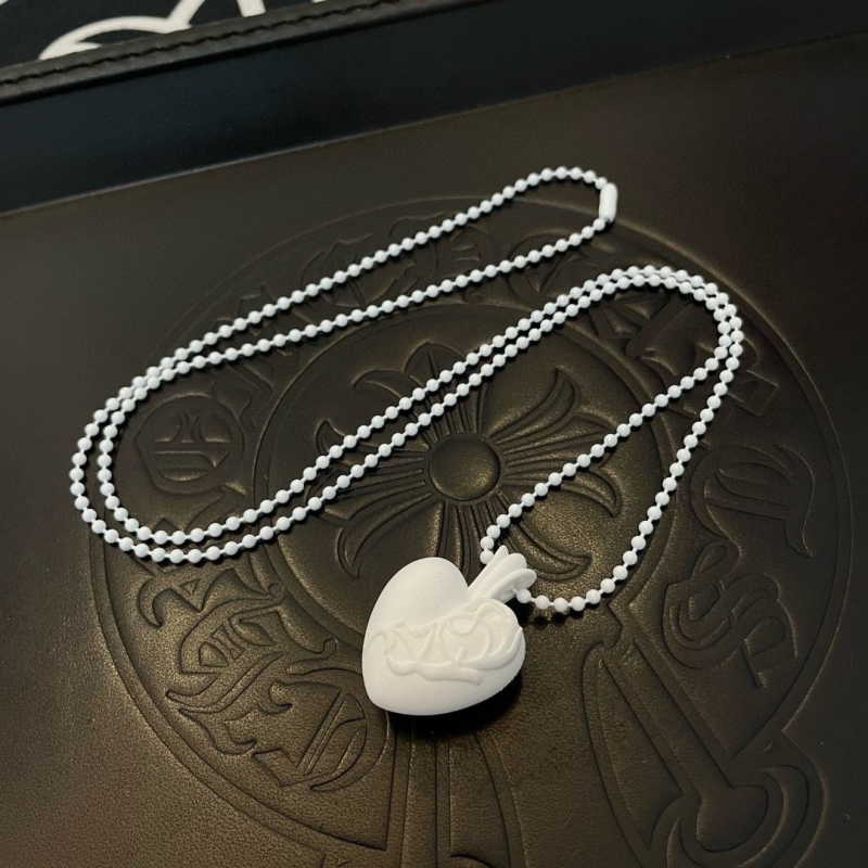 Ch*0me He**ts necklaces